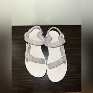 Teva white platform sandals with gray animal print straps size 8